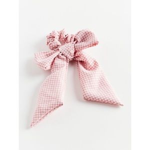 LAST CHANCE! Gingham Bow Scrunchie. NWT. UO.